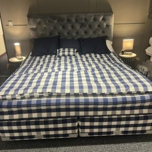 HASTENS 2000T SUPERKING SIZE BED MEDIUM TENSION INCLUDING HEADBOARD